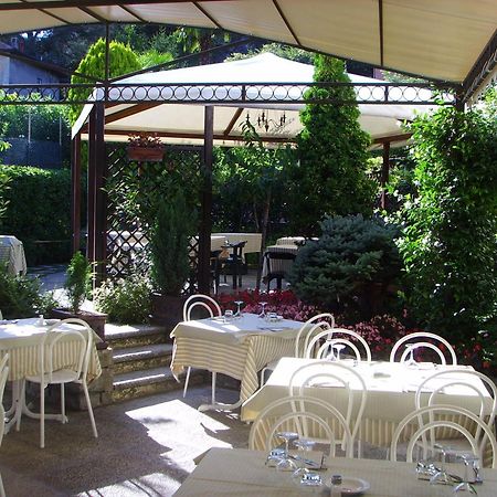 Albergo Giardino เชอร์นอบบิโอ ภายนอก รูปภาพ