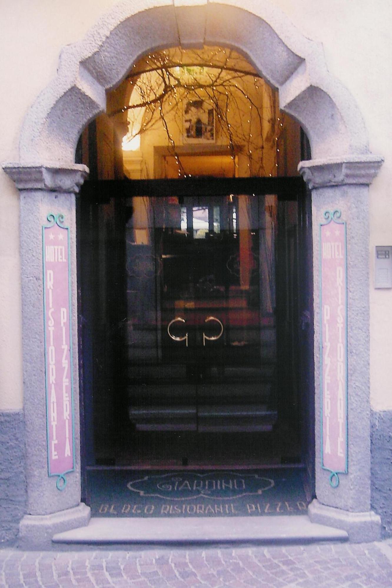 Albergo Giardino เชอร์นอบบิโอ ภายนอก รูปภาพ