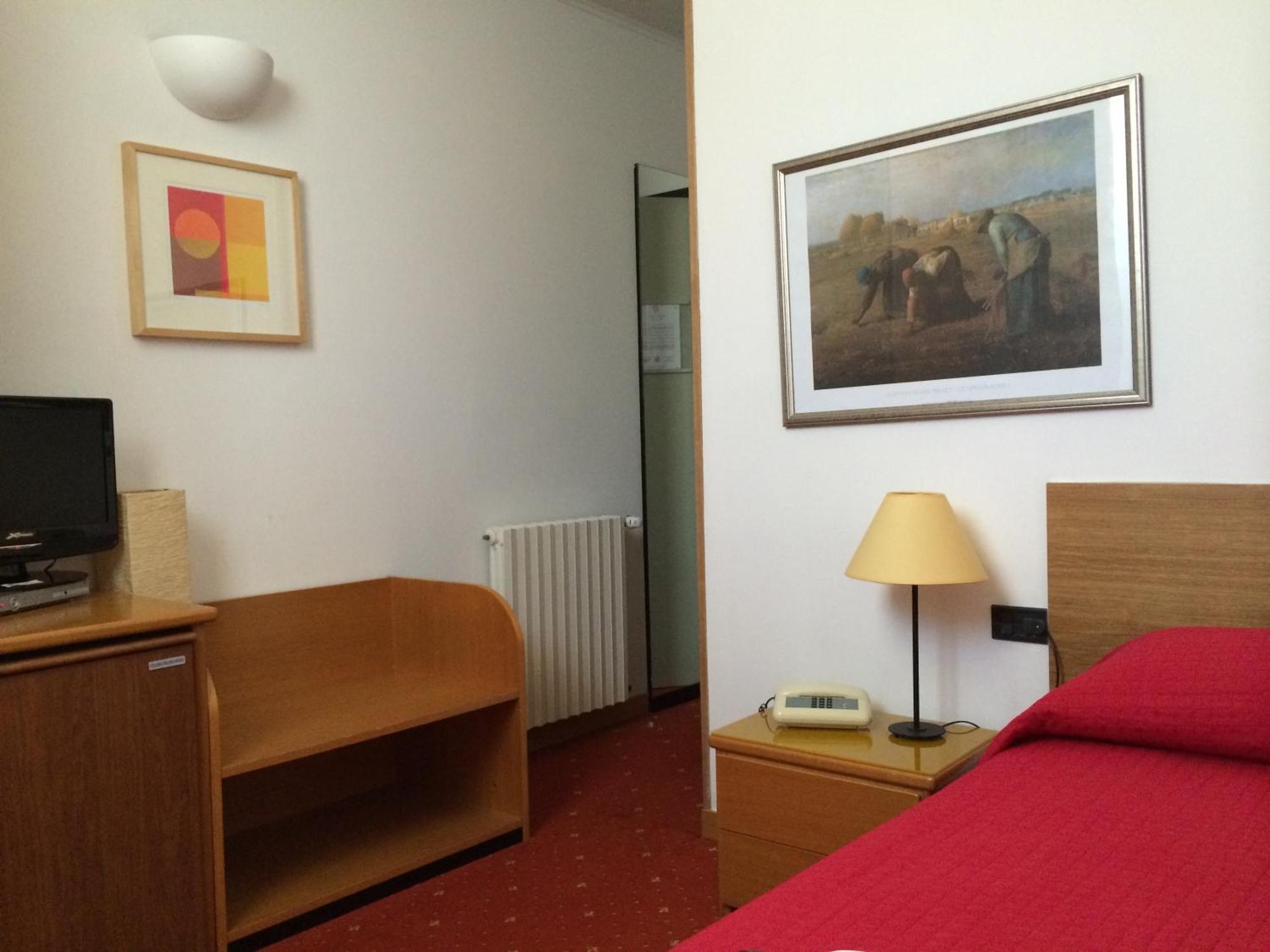 Albergo Giardino เชอร์นอบบิโอ ห้อง รูปภาพ