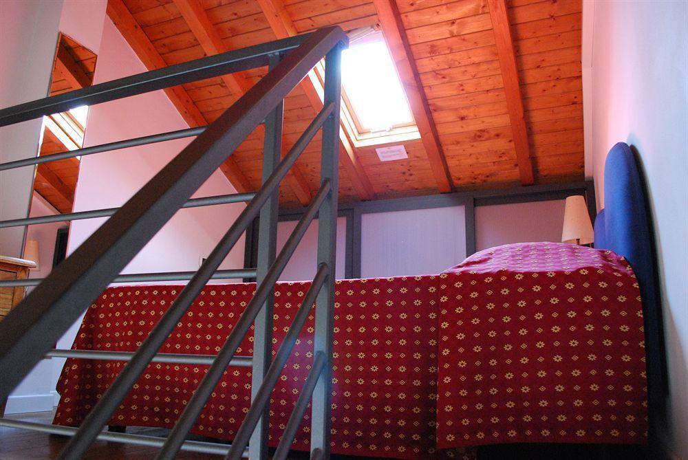 Albergo Giardino เชอร์นอบบิโอ ภายนอก รูปภาพ