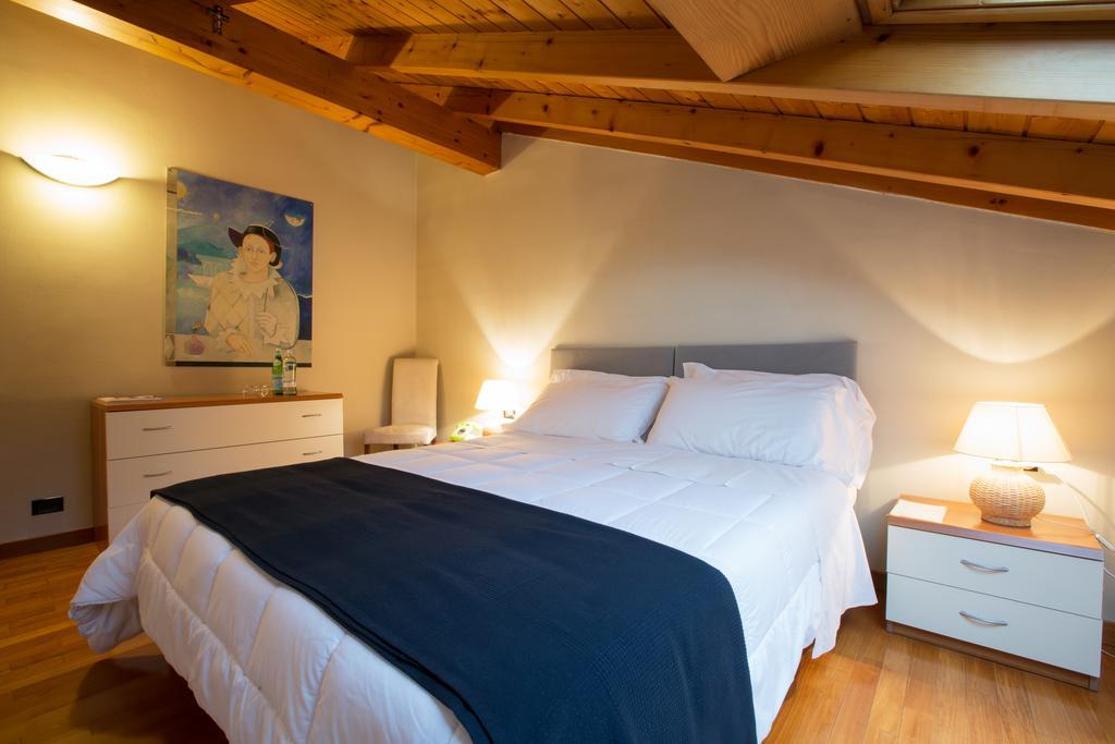 Albergo Giardino เชอร์นอบบิโอ ภายนอก รูปภาพ