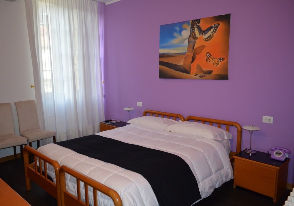 Albergo Giardino เชอร์นอบบิโอ ภายนอก รูปภาพ