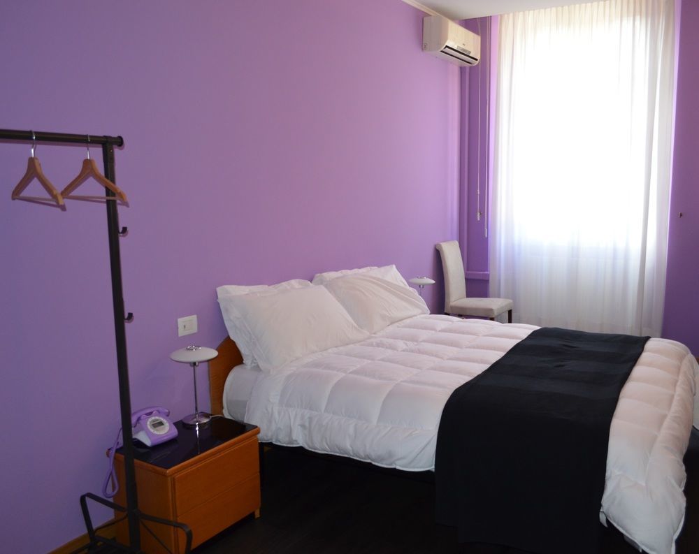 Albergo Giardino เชอร์นอบบิโอ ภายนอก รูปภาพ