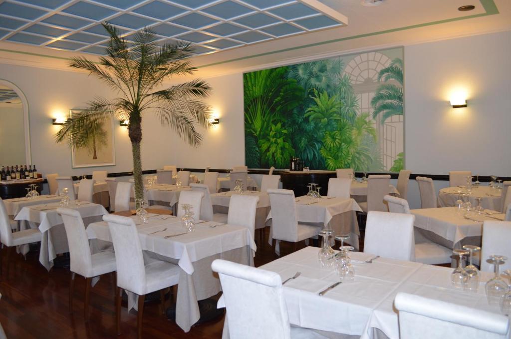 Albergo Giardino เชอร์นอบบิโอ ภายนอก รูปภาพ