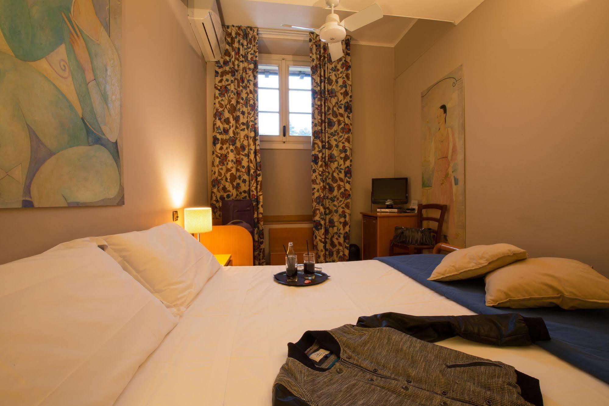 Albergo Giardino เชอร์นอบบิโอ ภายนอก รูปภาพ