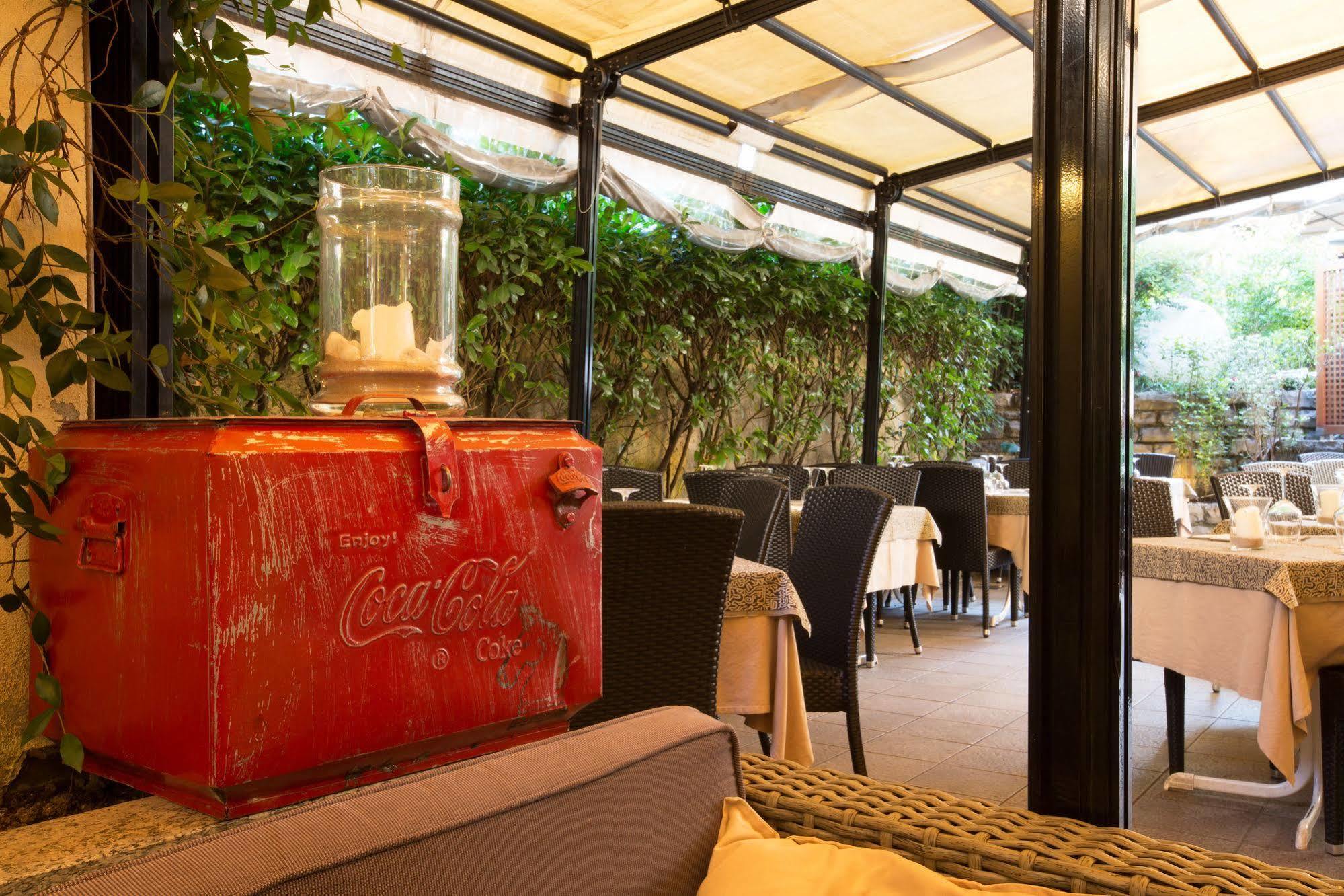 Albergo Giardino เชอร์นอบบิโอ ภายนอก รูปภาพ