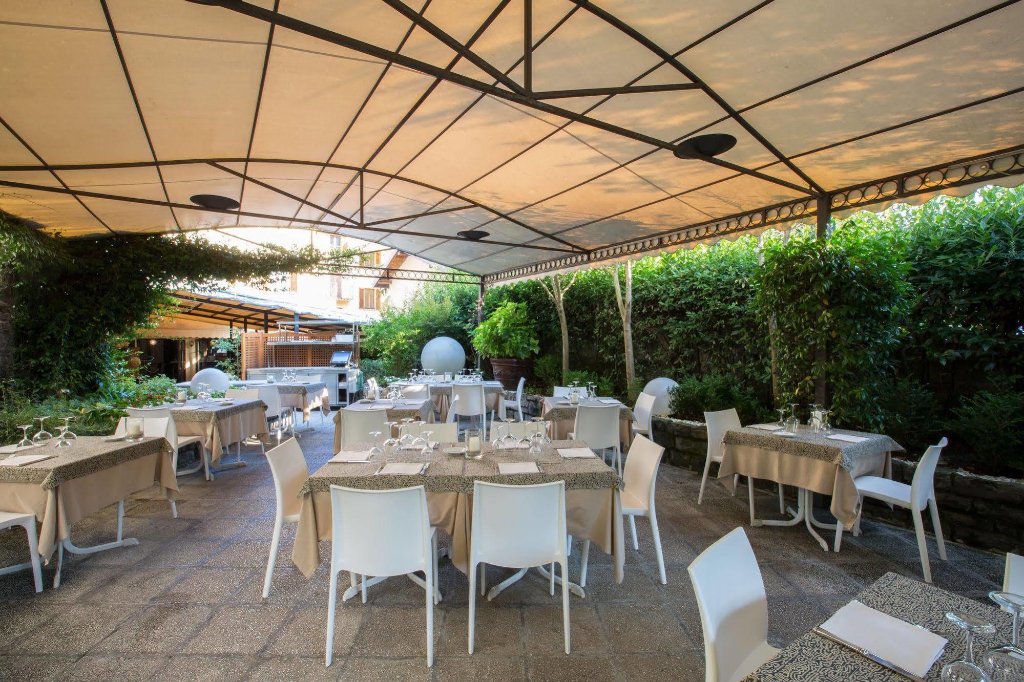 Albergo Giardino เชอร์นอบบิโอ ภายนอก รูปภาพ