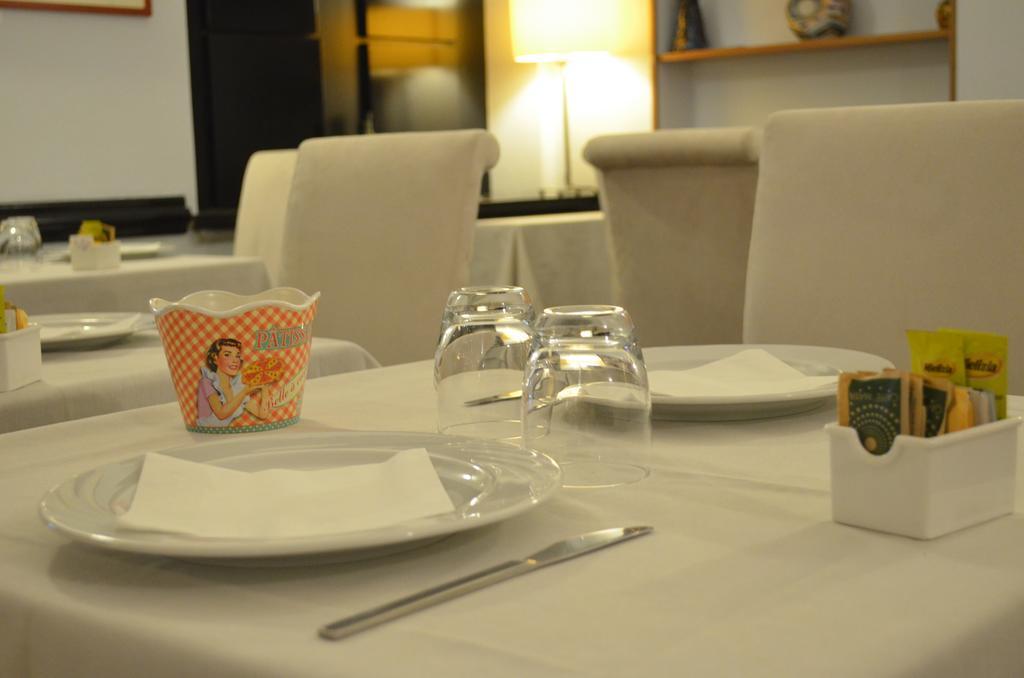 Albergo Giardino เชอร์นอบบิโอ ภายนอก รูปภาพ