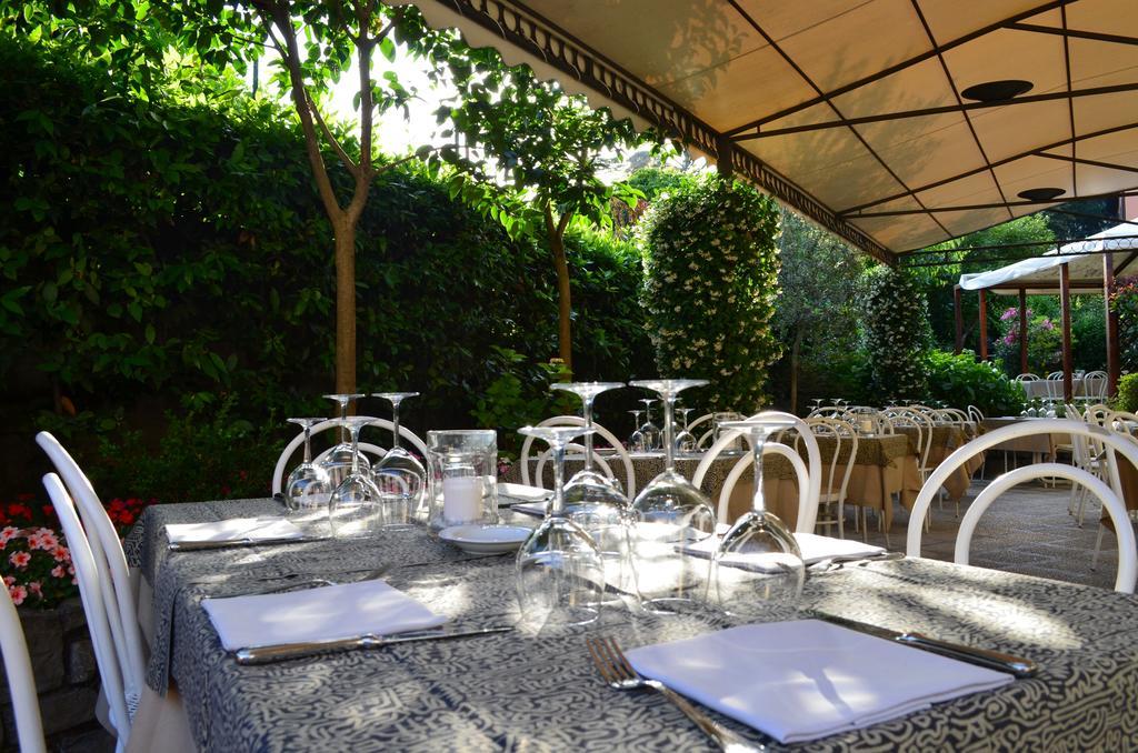 Albergo Giardino เชอร์นอบบิโอ ภายนอก รูปภาพ