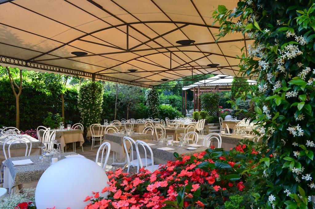 Albergo Giardino เชอร์นอบบิโอ ภายนอก รูปภาพ