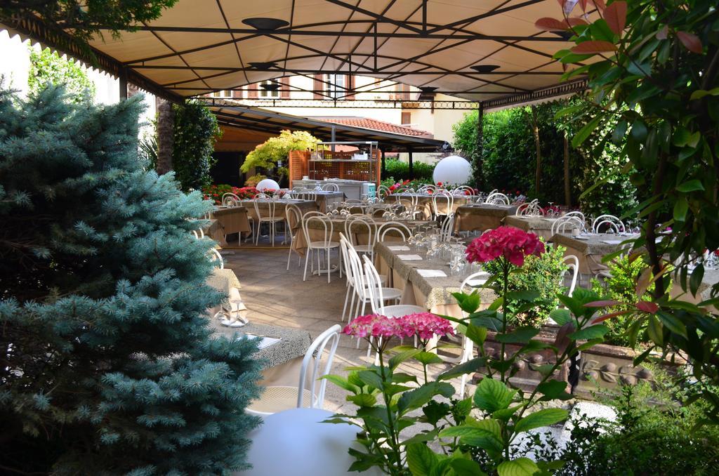 Albergo Giardino เชอร์นอบบิโอ ภายนอก รูปภาพ
